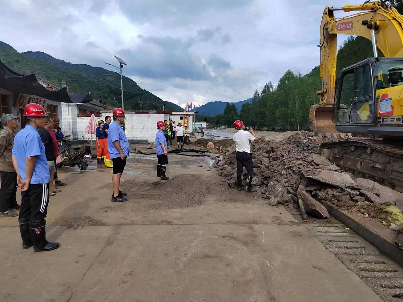 山西建投四建集团奋战抗洪抢险第一线