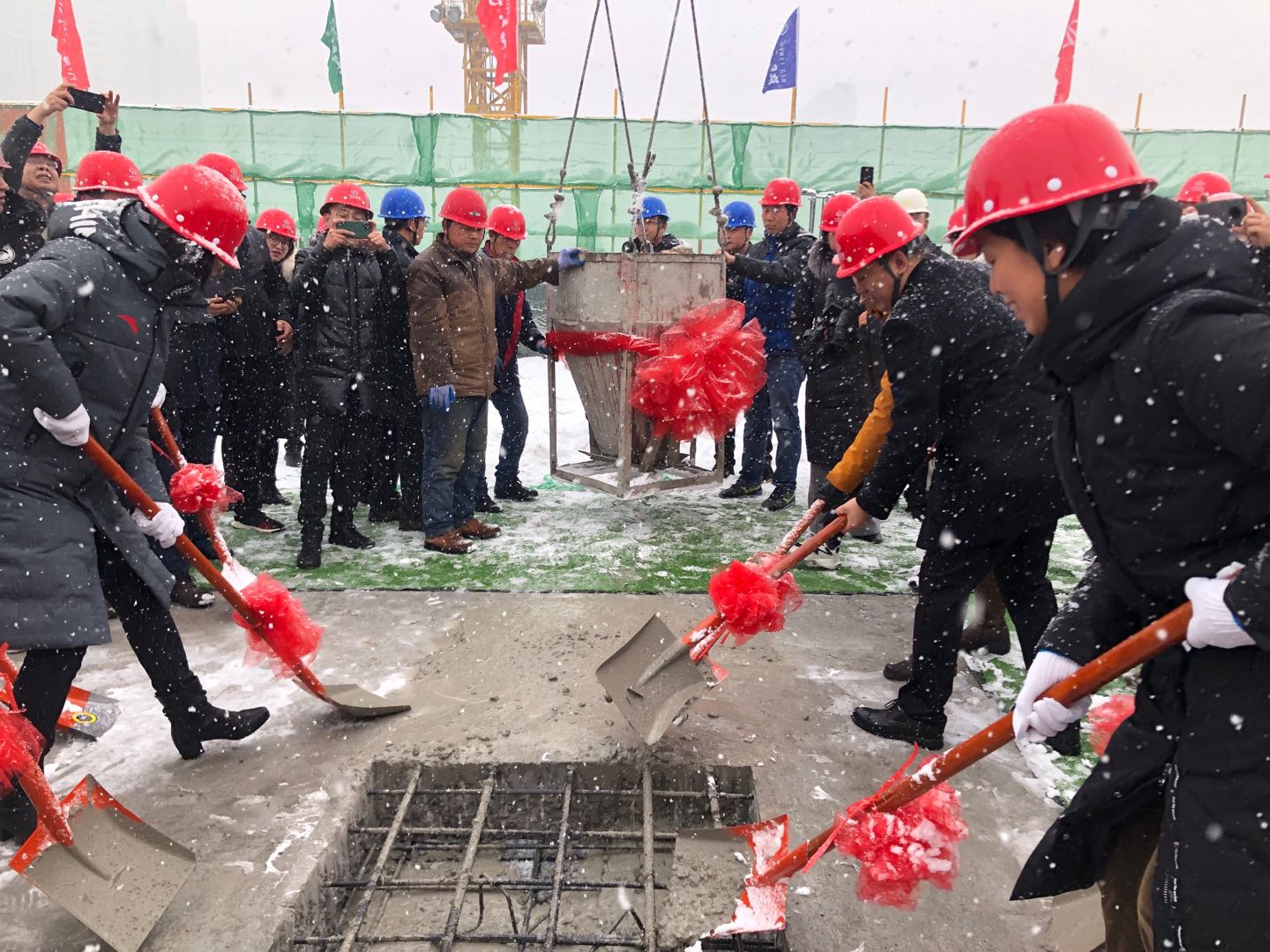 山西建投总承包部承建的太原市中医医院门急诊楼项目封顶