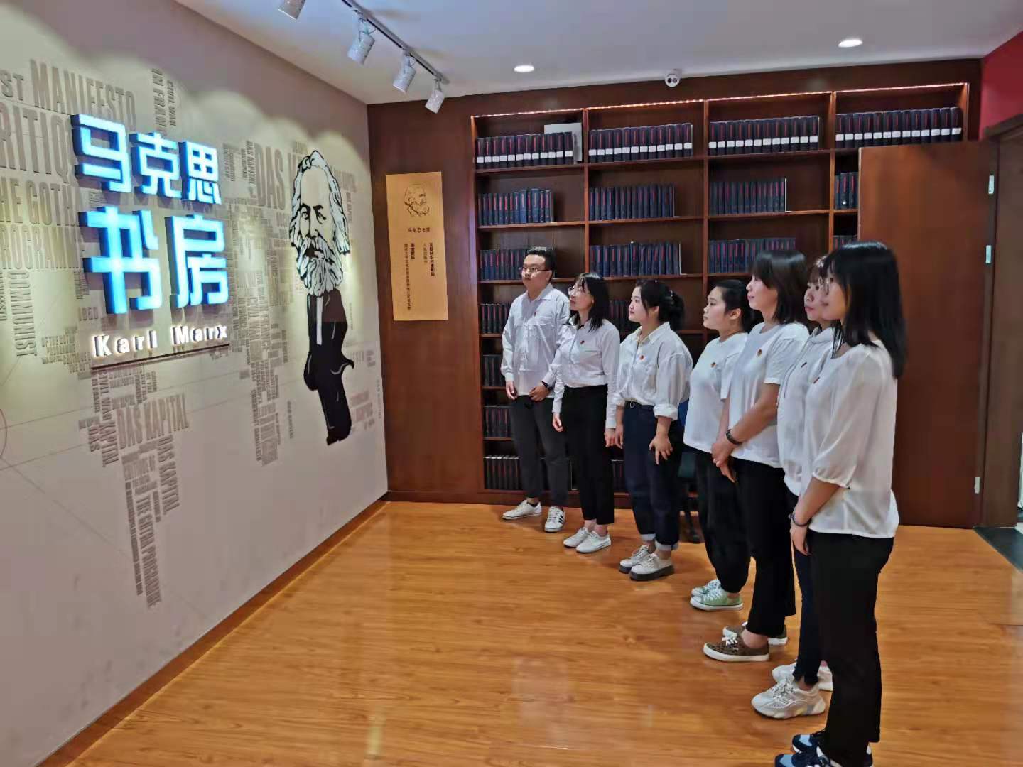 山西建投机械化集团青年职工走进太原市图书馆“马克思书房”开展党史学习教育